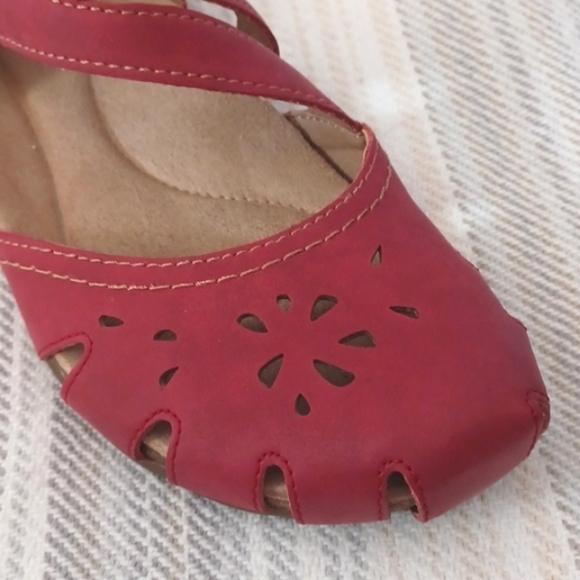 EUC Earth Origins Mary Jane Sandals Red - Picture 6 of 6